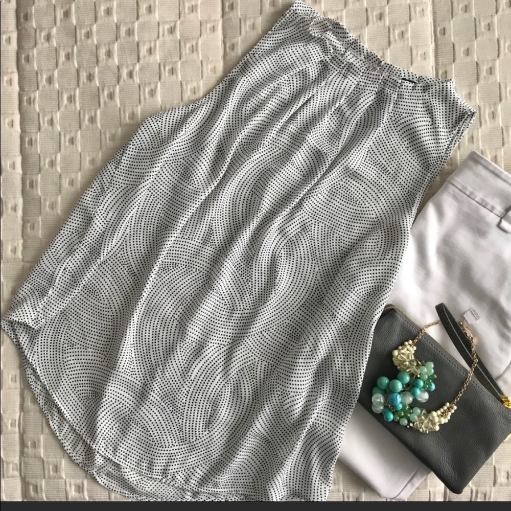 Ann Taylor sleeveless top Perfect for Work!